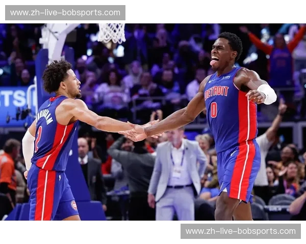 铁血与玫瑰的宿命交响：开拓者vs活塞，谁在废墟中重塑荣光？